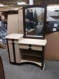 Make up station. Brand new
