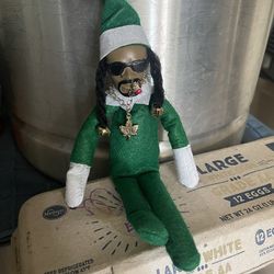 Snoop On A Shelf