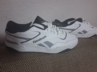 Man's Shoes Sneakers Size 9.5. REEBOK