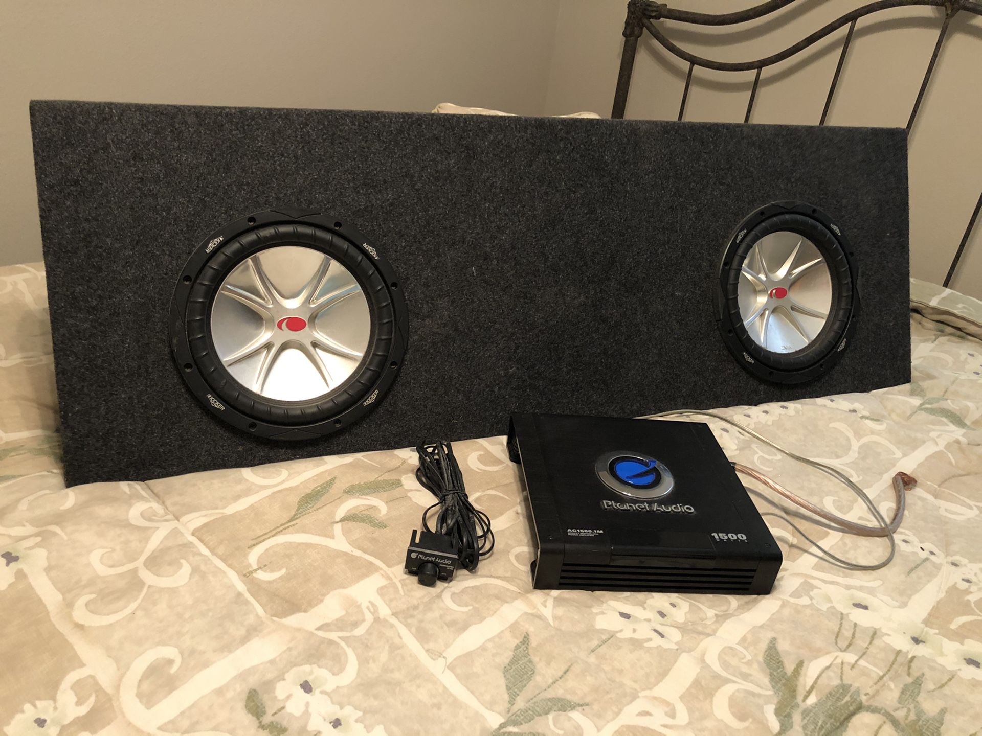 10 in Kicker Woofers and Planet Audio 1500 watts Amp