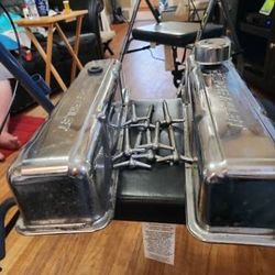 Chevy Valve Covers with bolts 