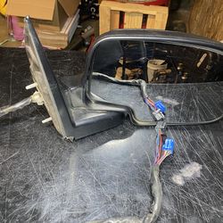 03-06 Tahoe Silverado Suburban Passenger Mirror