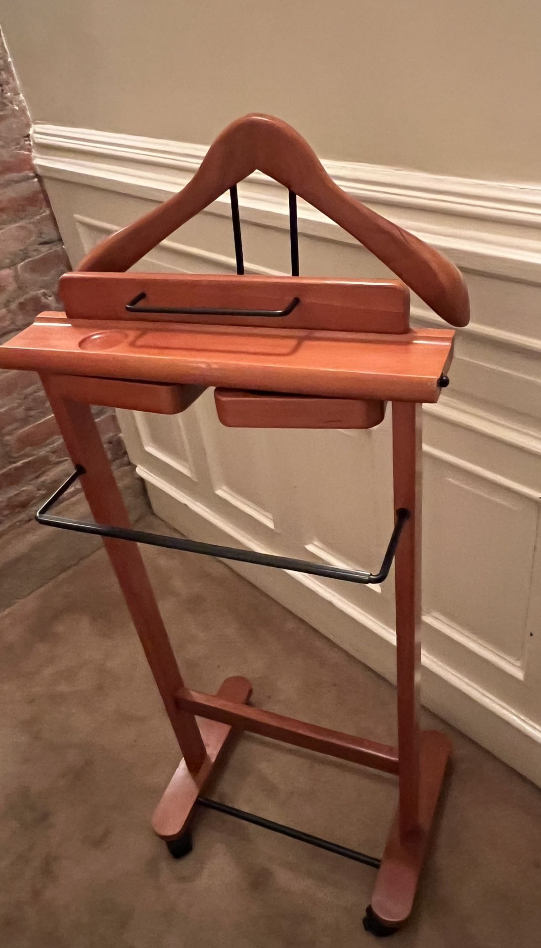 Valet Stand On Wheels