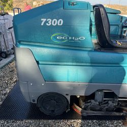 Ride On Floor Scrubbers Tennant 
