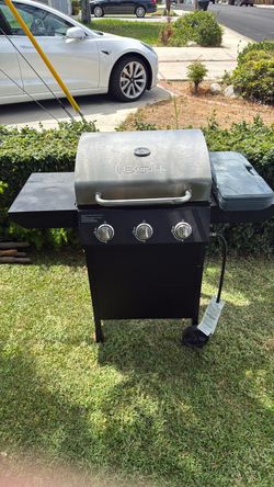 Gas grill + cover + tools