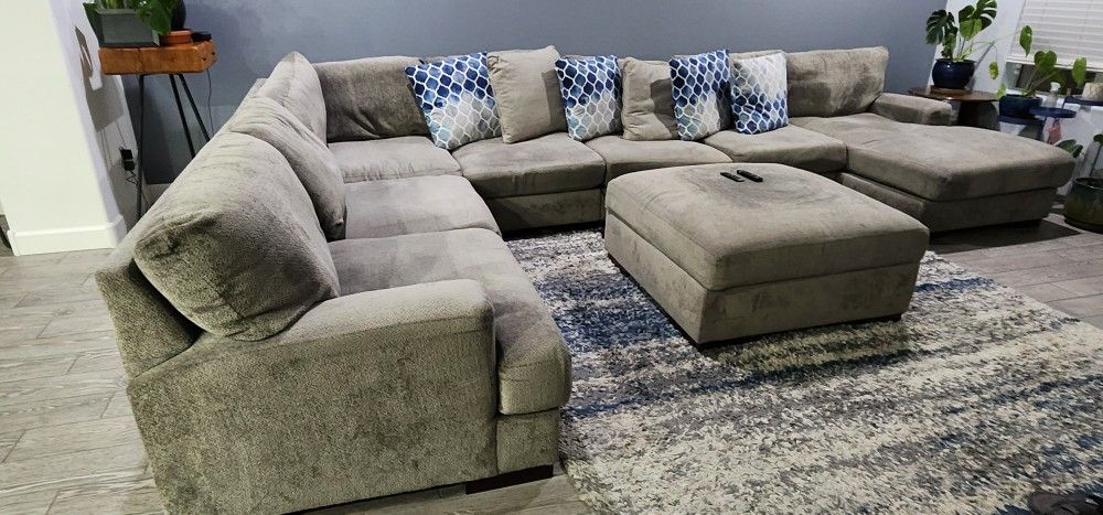 Gray Ashley sectional 6 Seats + Chase + Ottoman +6 Pillows