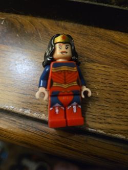 Lego Wonder Woman mini figure