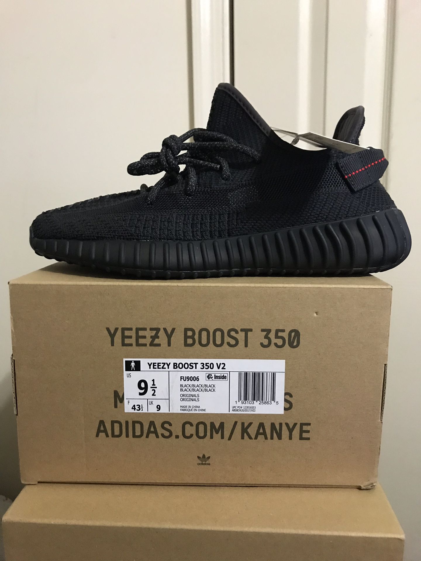NEW ADIDAS YEEZY BOOST 350 V2 NON REFLECTING SIZE 9.5