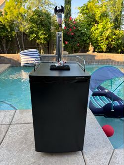 Kegerator (beer cooler) and mini-fridge EdgeStar KC2000 Full Size
