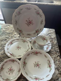 Floral Porcelain Dinnerware Set with Cup and Saucer