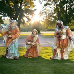 HUGE Nativity Three Wise Men Fiberglass Resin Statues for Front Lawn Display READ DESCRIPTION