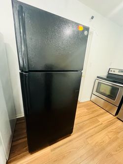🧊🔥 ¡REFRIGERADOR GE COMPLETAMENTE ACCESIBLE! 🔥🧊  🏠 ¡Llévatelo HOY a tu hogar! ✨ Amplio espacio para tus alimentos ❄️ Excelente distribución inter