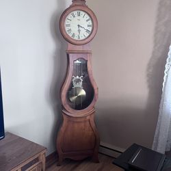Grandmother sleigh clock