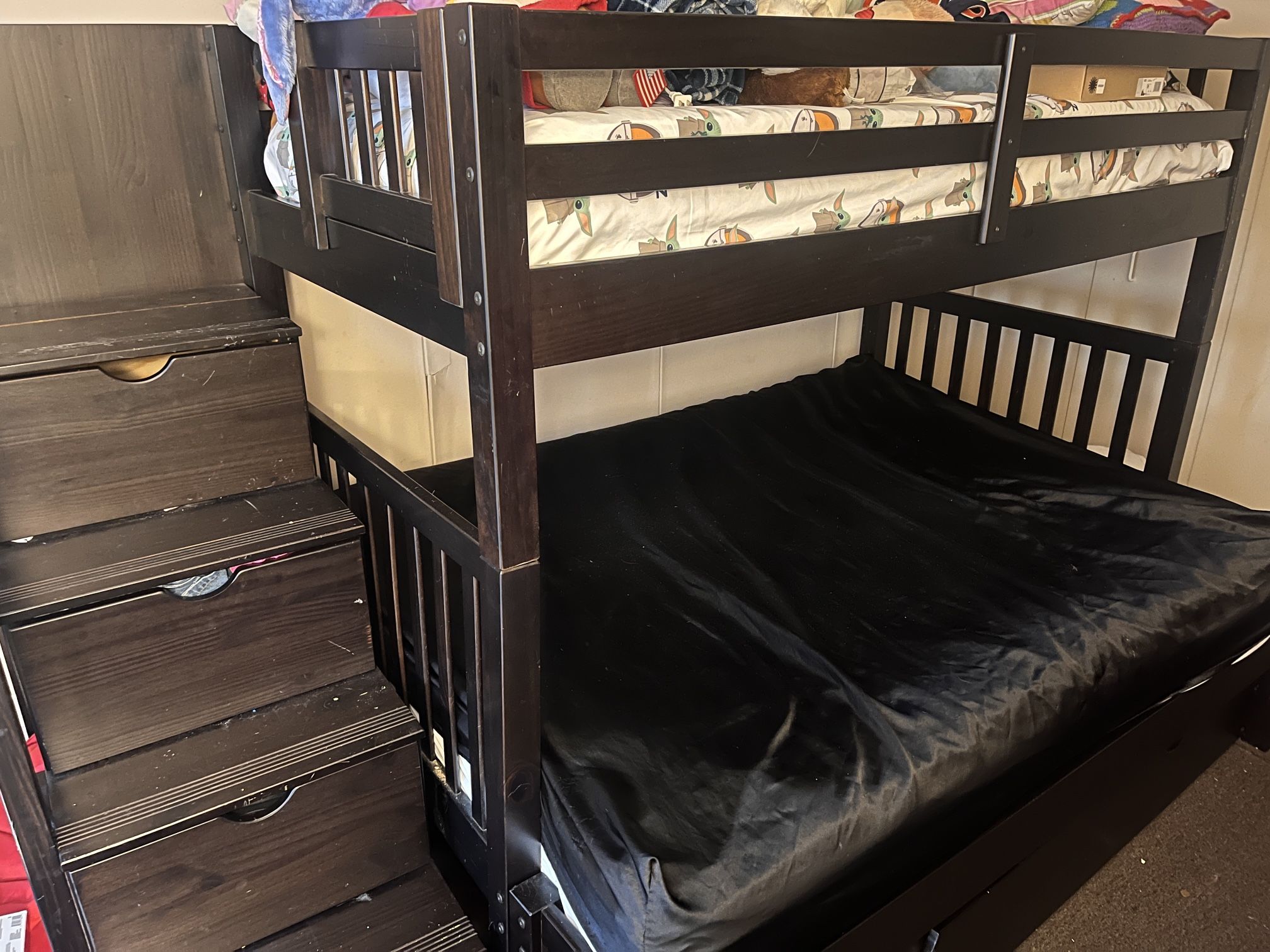 Bunk Bed Twin top/ Full bottom