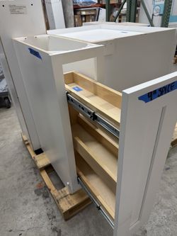 Spice Pull-Out Base Cabinet 9″ Wide