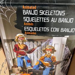Banjo playing Skeletons Animatronic 