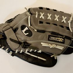 Louisville Slugger Youth Baseball Glove