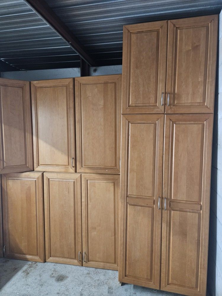 Kitchen Cabinets Only On The Wall The One That Goes Above The Refrigerator I Dont Have It