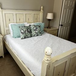 Queen Bedroom Set—Bed Nightstand Quilt Pillows Mirror