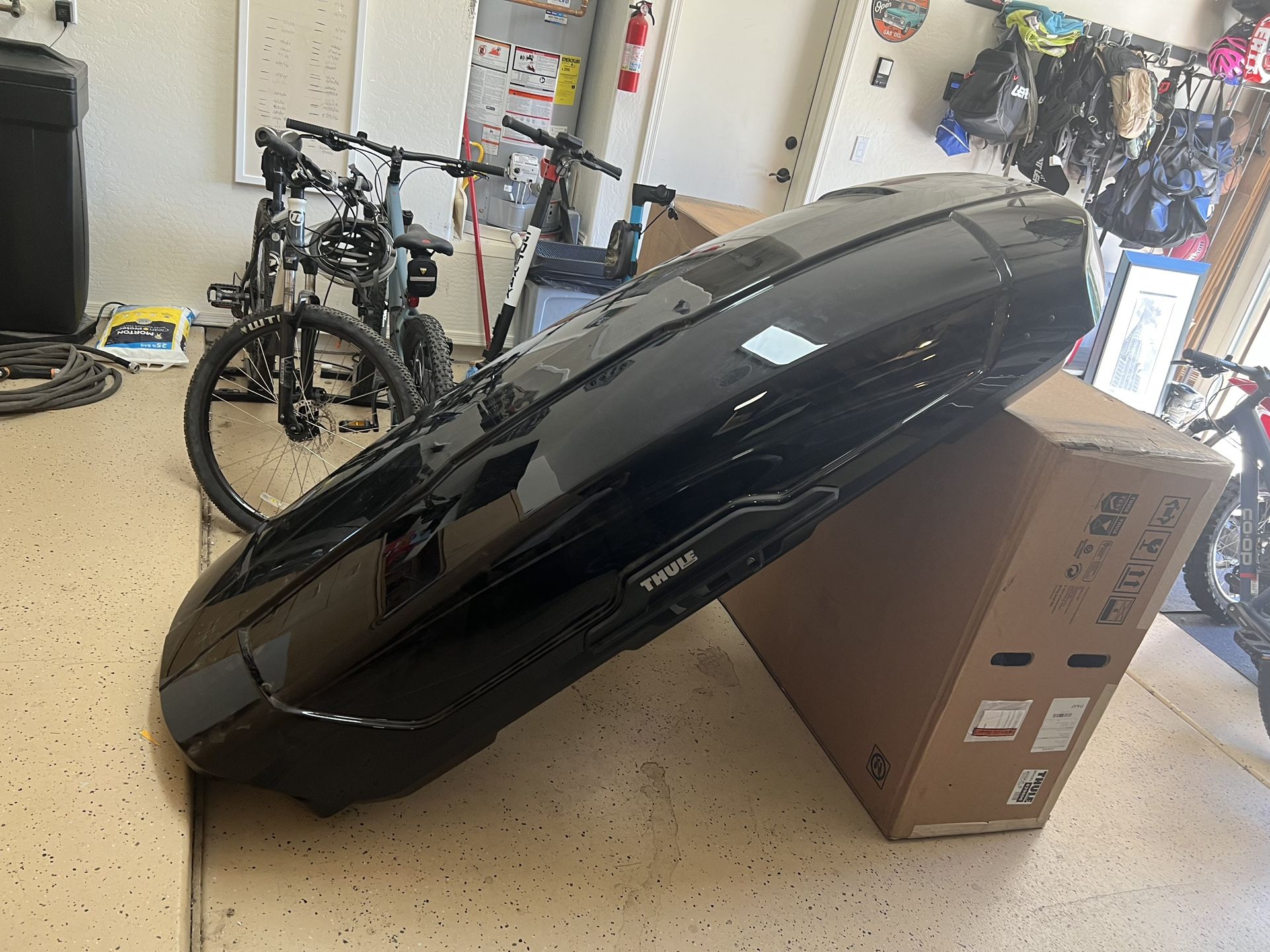 Thule XT XL Roof Cargo Box Unopened