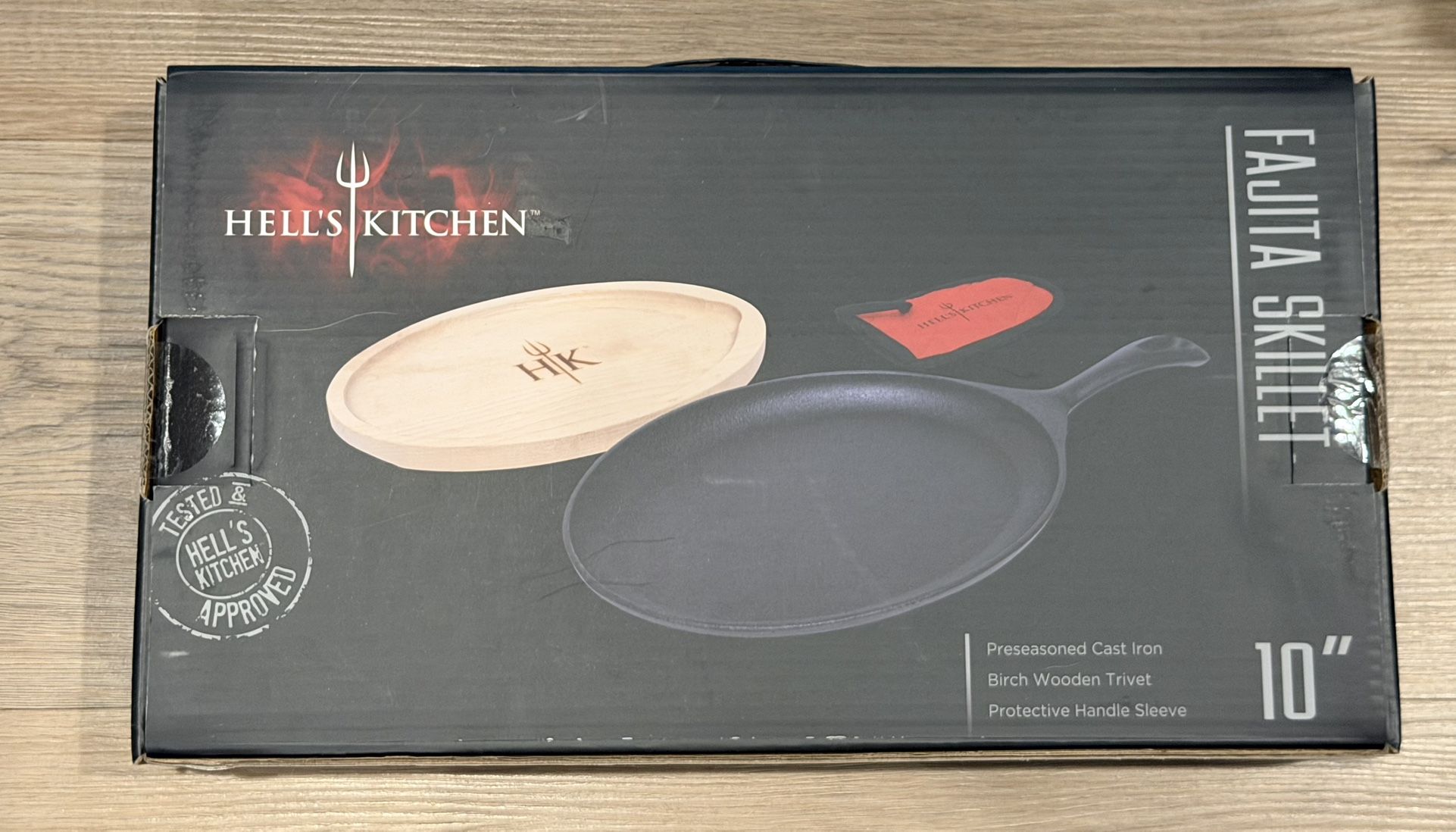 Hell’s Kitchen 10” Fajita Pre-Seasoned Cast Iron skillet w/ Handle Sleeve - Brand New