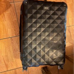Kenneth Cole Reaction Diamond Tower 28” Expandable Spinner Suitcase – Black – Excellent Condition