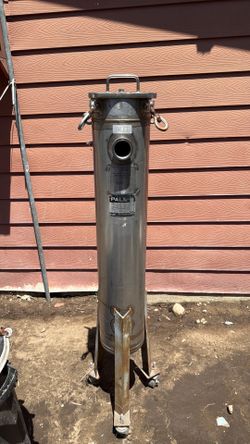 stainless steel filter housing or pressure vessel manufactured by the Pall Trinity Micro Corp