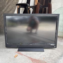 ~* 40 IN VIZIO TV *~