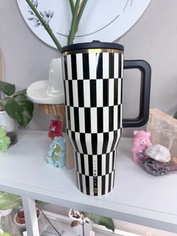 Hydrojug 40oz traveler black tie