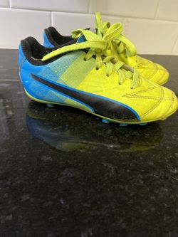 Puma KIDS soccer Shoes Size 11