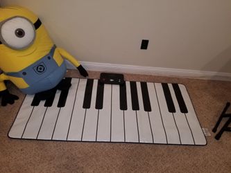 FAO SCHWARTZ Big Piano walk on toy