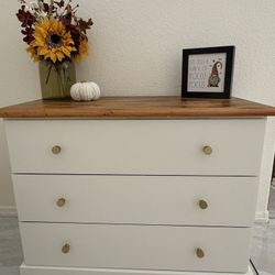 Dresser/Entertainment
