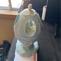 Avon 2003 Simply Elegant Love Birds Musical Porcelain Egg