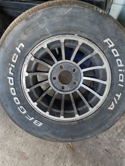 Vintage turbine-style aluminum wheel