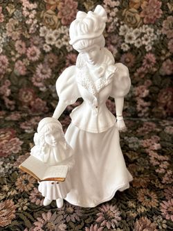 LENOX  VICTORIAN. CAROLERS