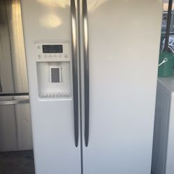 GE Side By Side Refrigerator 
