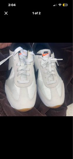 Nike sneakers only worn 1 size 8.5