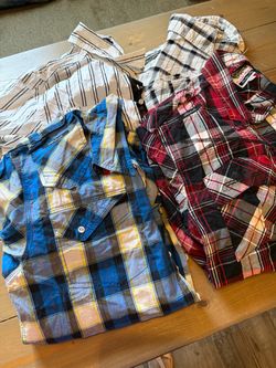 Lof 5 Akademiks Shirts- 2 long sleeve, 2 short sleeve and 1 T-Shirt- 2xL dress shirt XL T- Shirt
