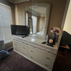 Bedroom Set for Sale – $300 (OBO)
