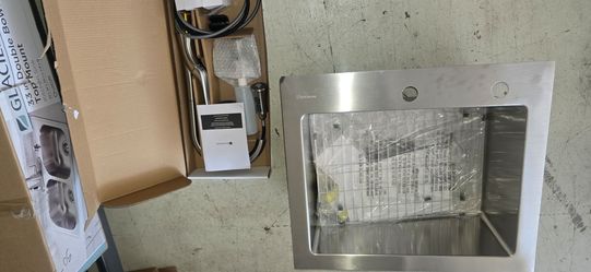 NICE NEW DEEP SINK WITH BIG FAUCET 150$ RETAILS 369$