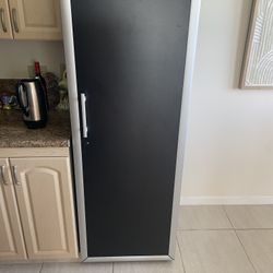 80-BOTTLE+ CAPACITY EUROCAVE WINE CABINET FOR SALE