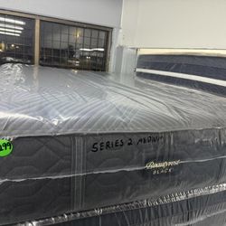 QUEEN SIZE SIMMONS BEAUTYREST BLACK SERIES 2 MEDIUM MATTRESS & BOX SPRING BED SET