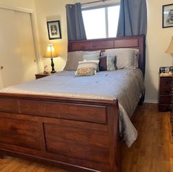 Queen Bed, Mattress & Box Spring