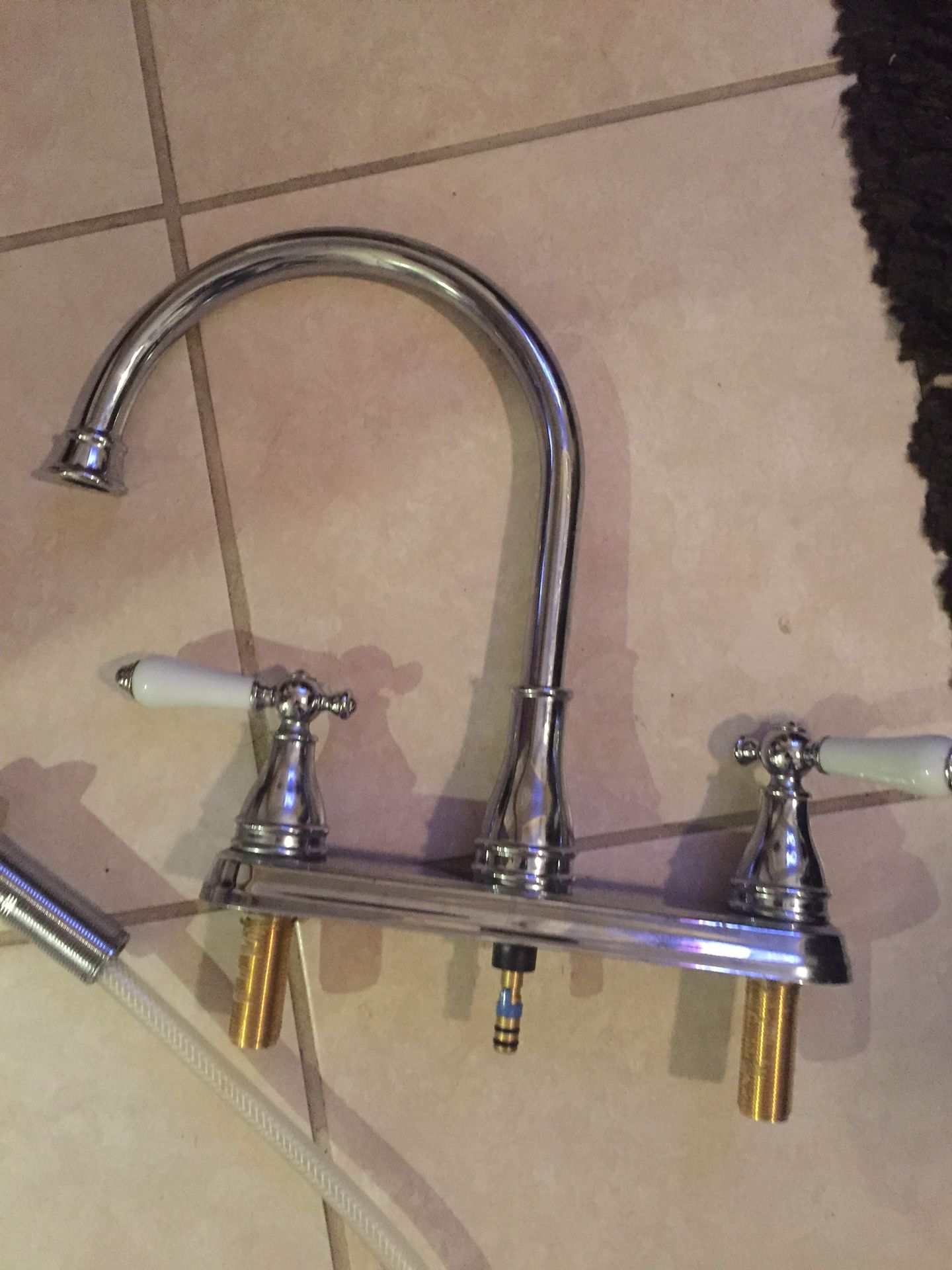 Kitchen faucet and sprayer hose