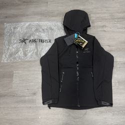 Black Arc'teryx Beta AR Jacket