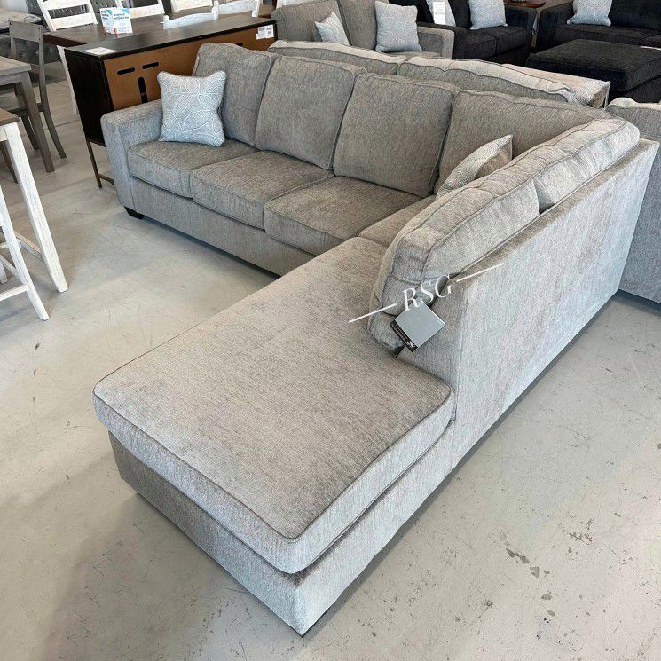 Light Grey Sectional Couch With Chaise 💥⭐ Sectional, Couch, Sofa, Loveseat, Recliner, Chair, Mattress, Bed, Table, ......