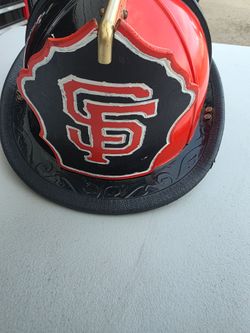 San Francisco Giants SF Custom Vintage Cairns MSA 880 Traditional Fire Helmet  

Not sure of the age.

Used in overall good condition 

Missing the ne