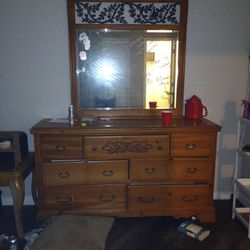 Moving Must Go ASAP Dresser And Mirror Combo $25  OBO 