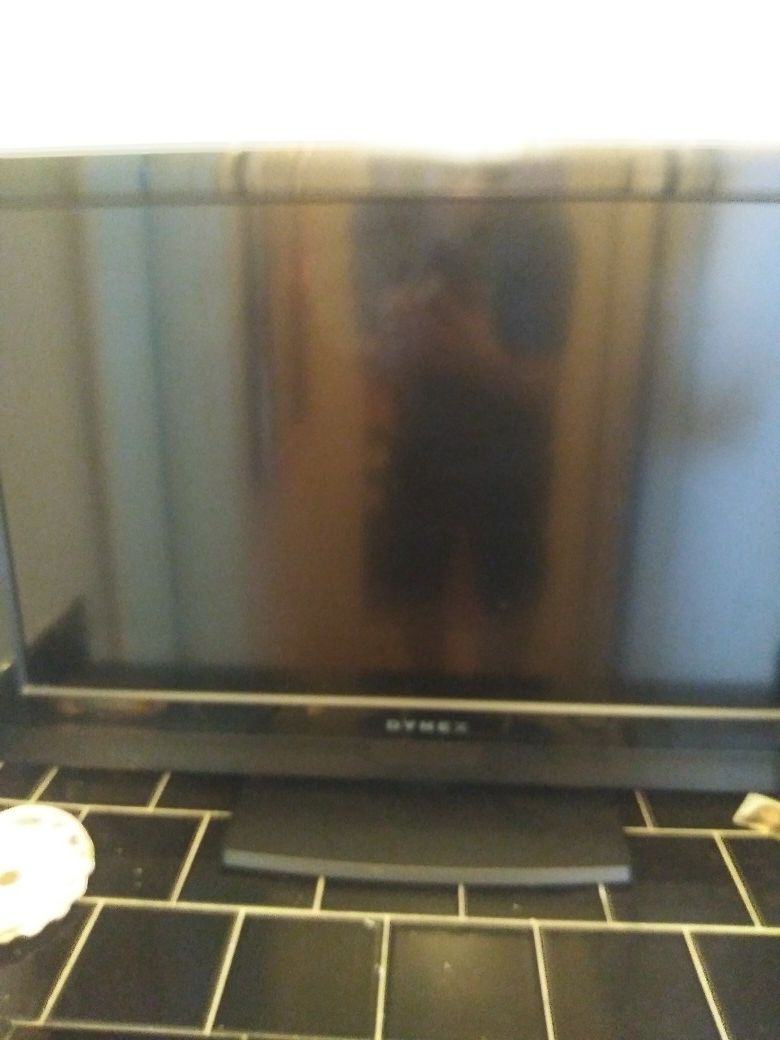 Dynex 32 flat screen tv