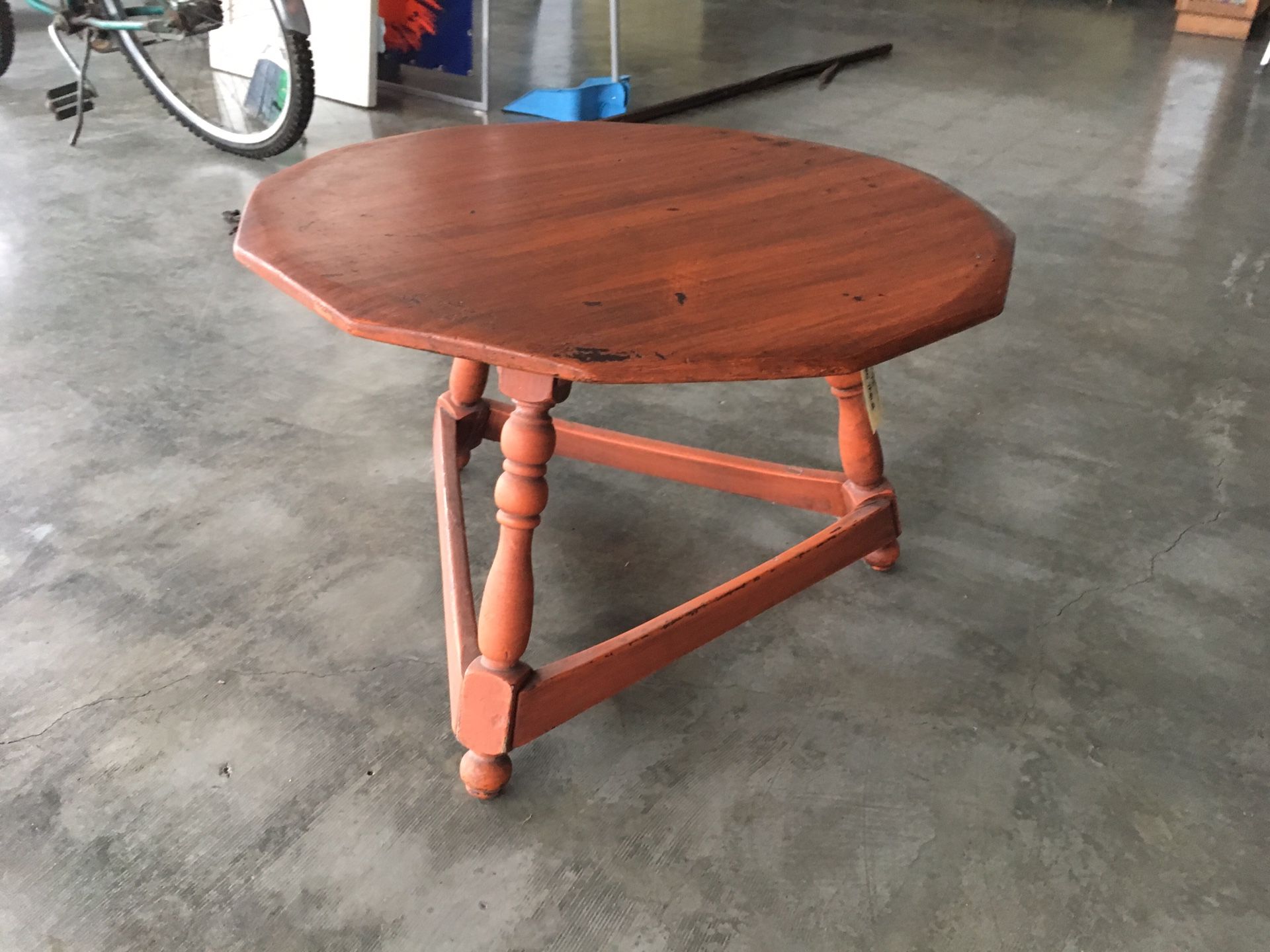 Vintage Lammert Furniture Co. 3 Leg Coffee Side End Table